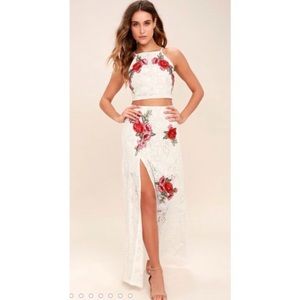 Women’s ivory lace two piece with roses